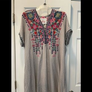 Johnny was silk embroidered Tunic size small